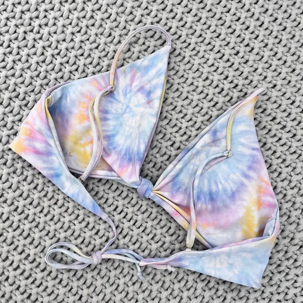 Skatie• ‘Sarah’ Bikini Top in TAVARUA Tie Dye